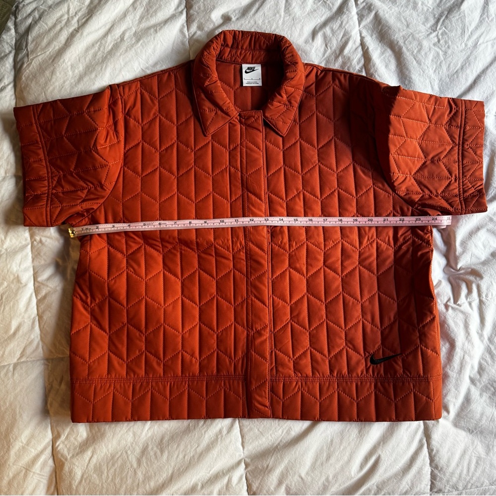 NWOT Women’s Nike Quilted Short Sleeve Jacket in Rust L